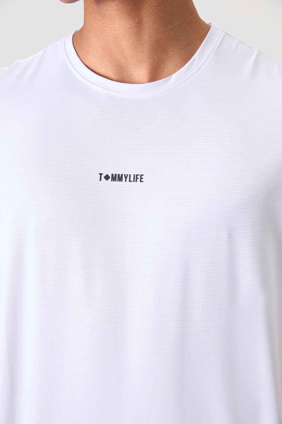Image of Beyaz Nefes Alan Dokulu İnce Esnek Standart Fit Erkek Performans T-Shirt - 88384