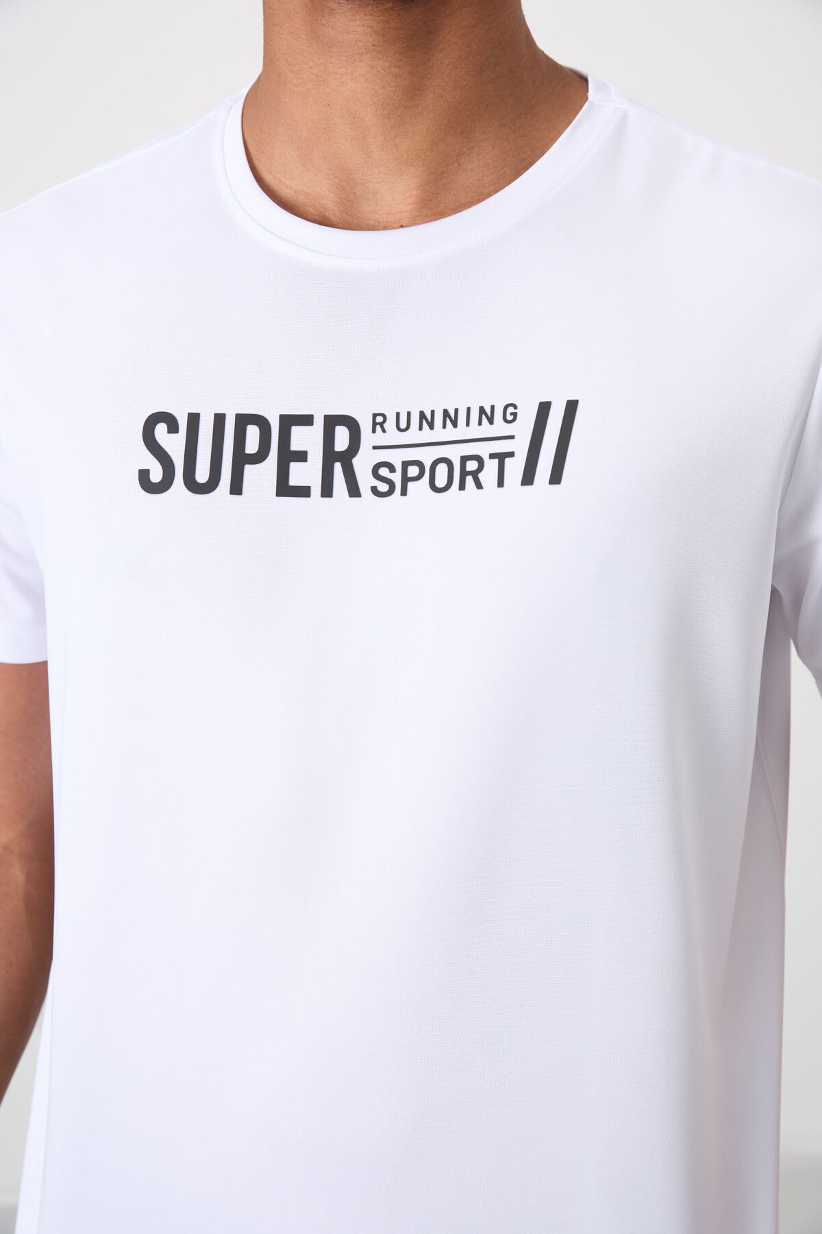 Image of Beyaz Nefes Alan Dokulu İnce Esnek Standart Fit Erkek Performans T-Shirt - 88385