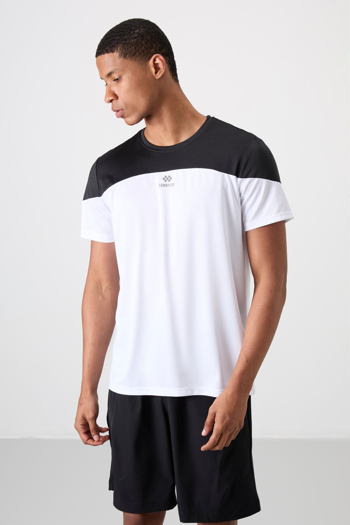 Image of Beyaz Nefes Alan Dokulu İnce Esnek Standart Fit Erkek Performans T-Shirt - 88386