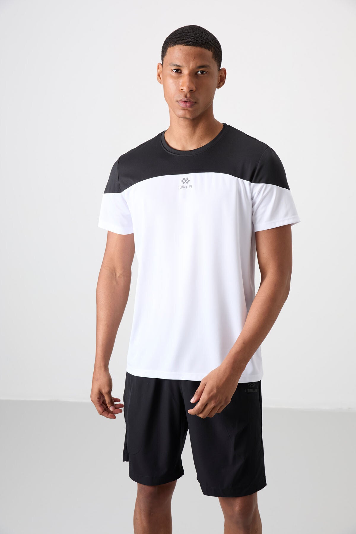 Image of Beyaz Nefes Alan Dokulu İnce Esnek Standart Fit Erkek Performans T-Shirt - 88386