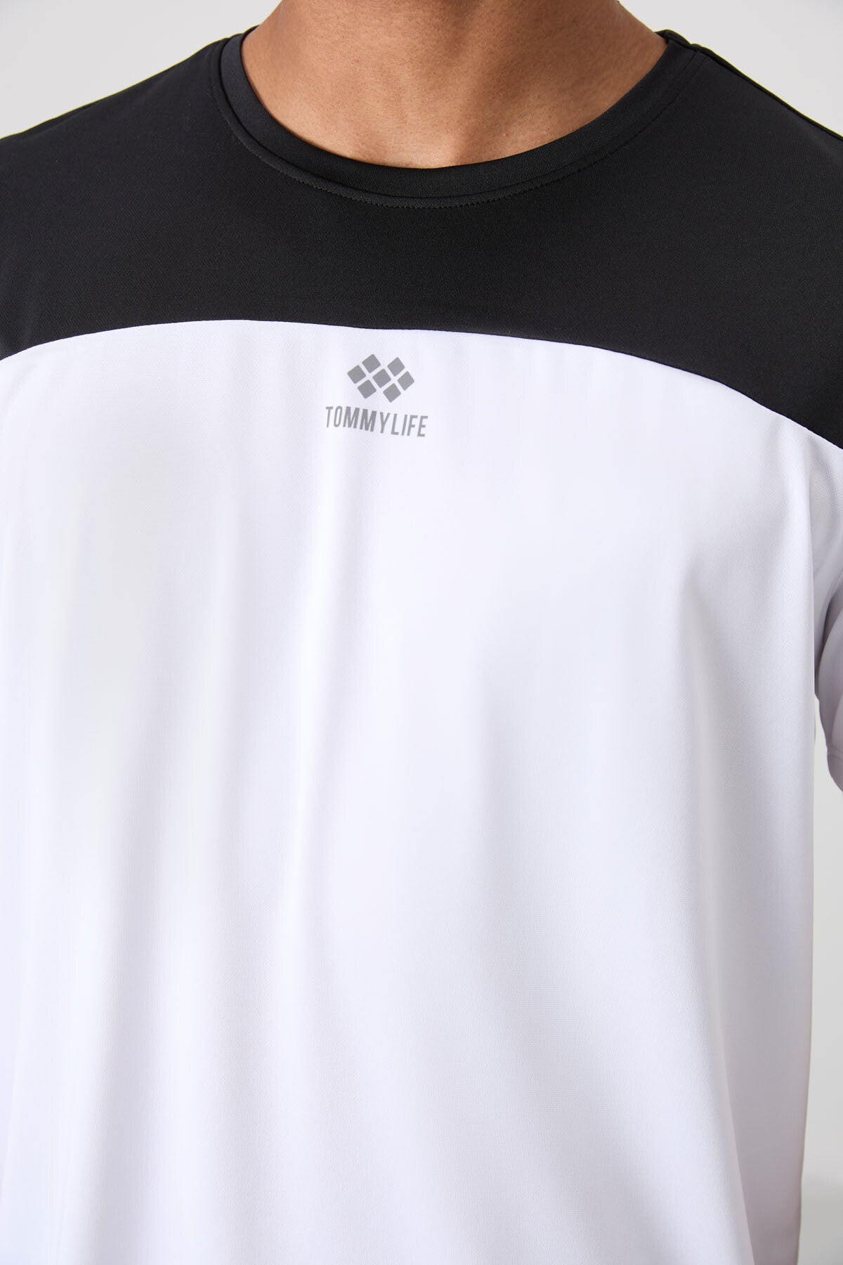 Image of Beyaz Nefes Alan Dokulu İnce Esnek Standart Fit Erkek Performans T-Shirt - 88386