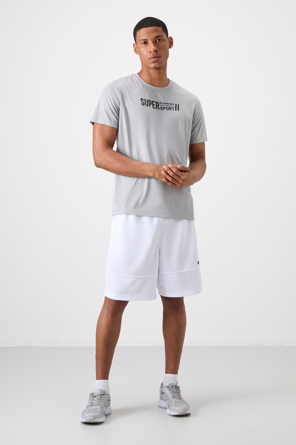 Image of Gri Nefes Alan Dokulu İnce Esnek Standart Fit Erkek Performans T-Shirt - 88385