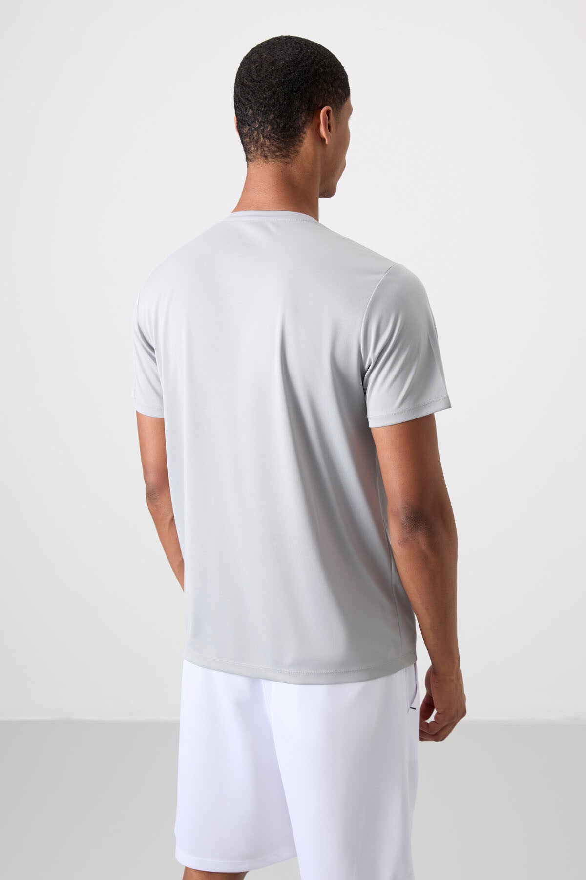 Image of Gri Nefes Alan Dokulu İnce Esnek Standart Fit Erkek Performans T-Shirt - 88385