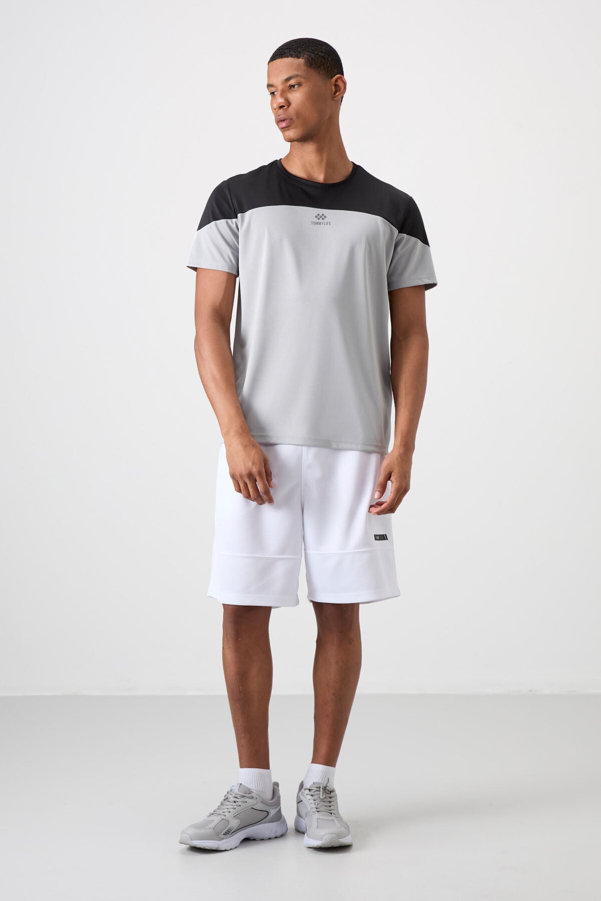 Image of Gri Nefes Alan Dokulu İnce Esnek Standart Fit Erkek Performans T-Shirt - 88386