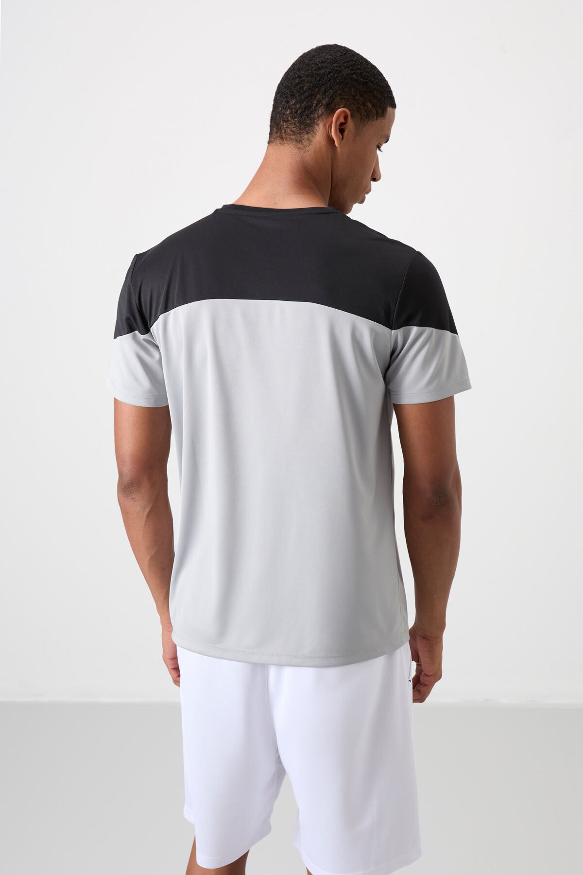 Image of Gri Nefes Alan Dokulu İnce Esnek Standart Fit Erkek Performans T-Shirt - 88386