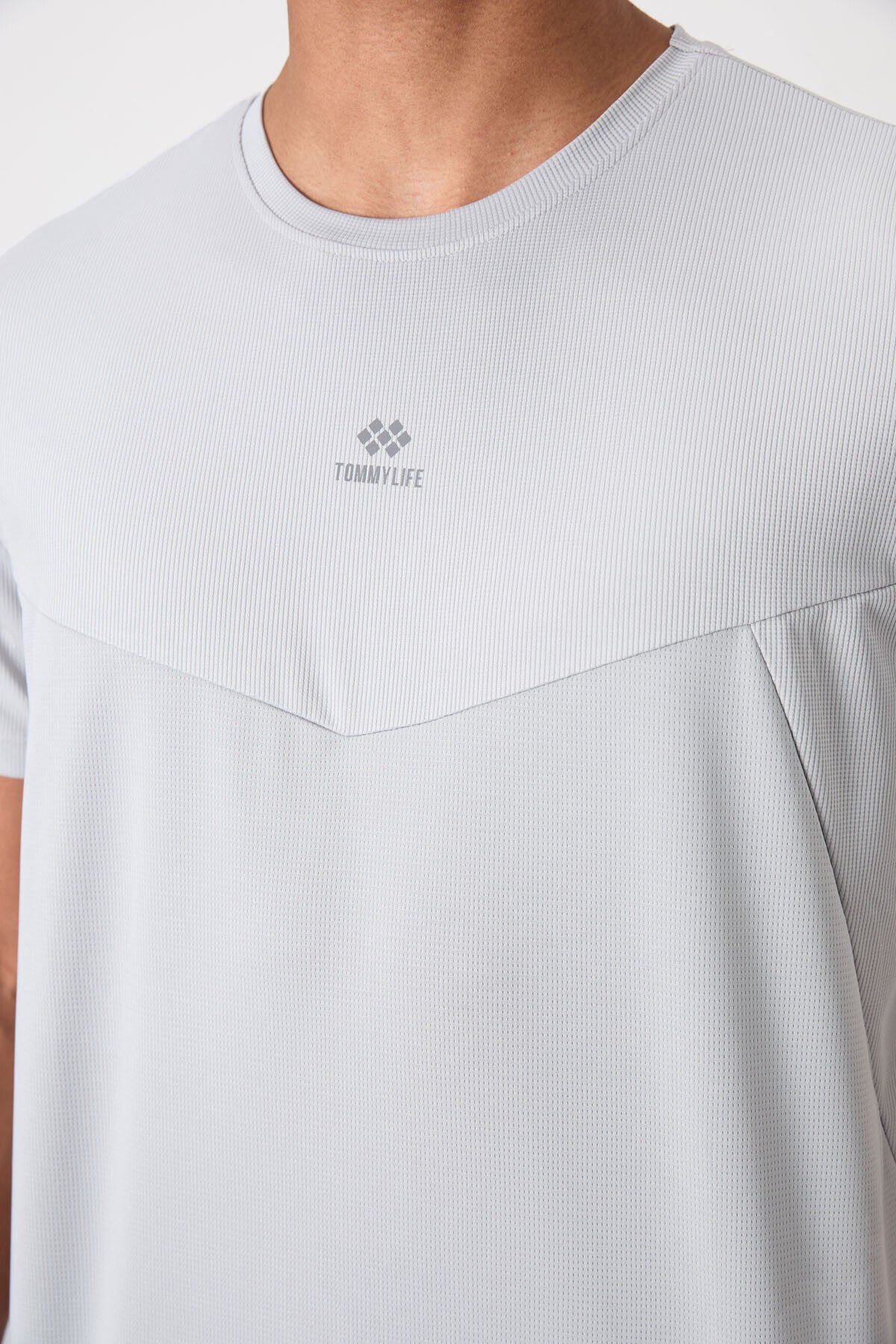 Image of Gri Nefes Alan Dokulu İnce Esnek Standart Fit Erkek Performans T-Shirt - 88391