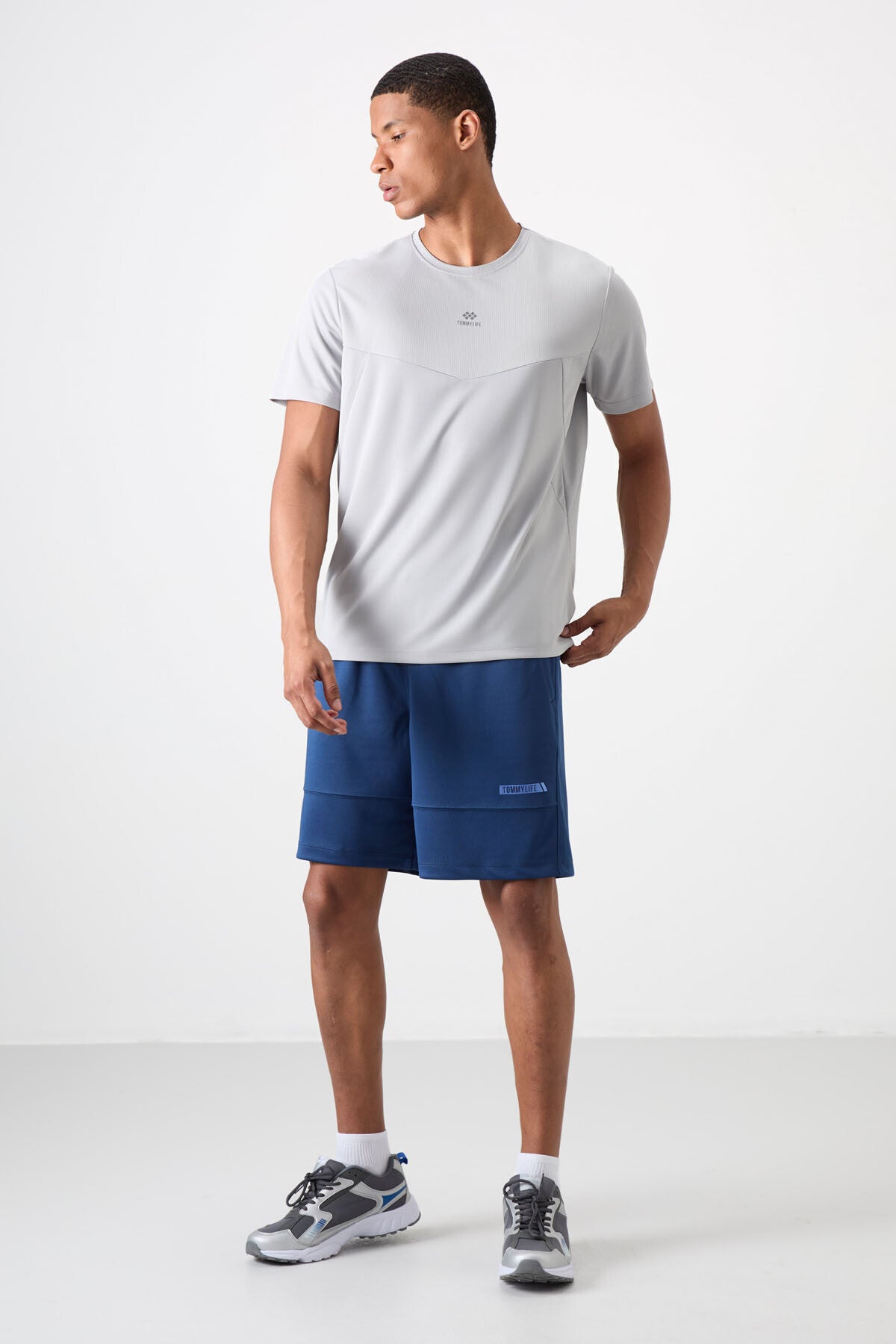 Image of Gri Nefes Alan Dokulu İnce Esnek Standart Fit Erkek Performans T-Shirt - 88391