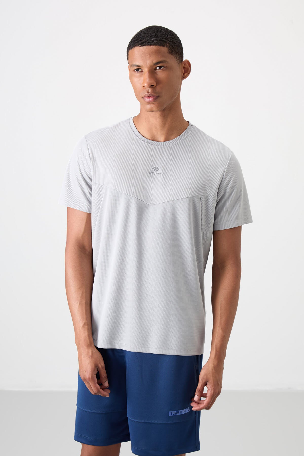 Image of Gri Nefes Alan Dokulu İnce Esnek Standart Fit Erkek Performans T-Shirt - 88391