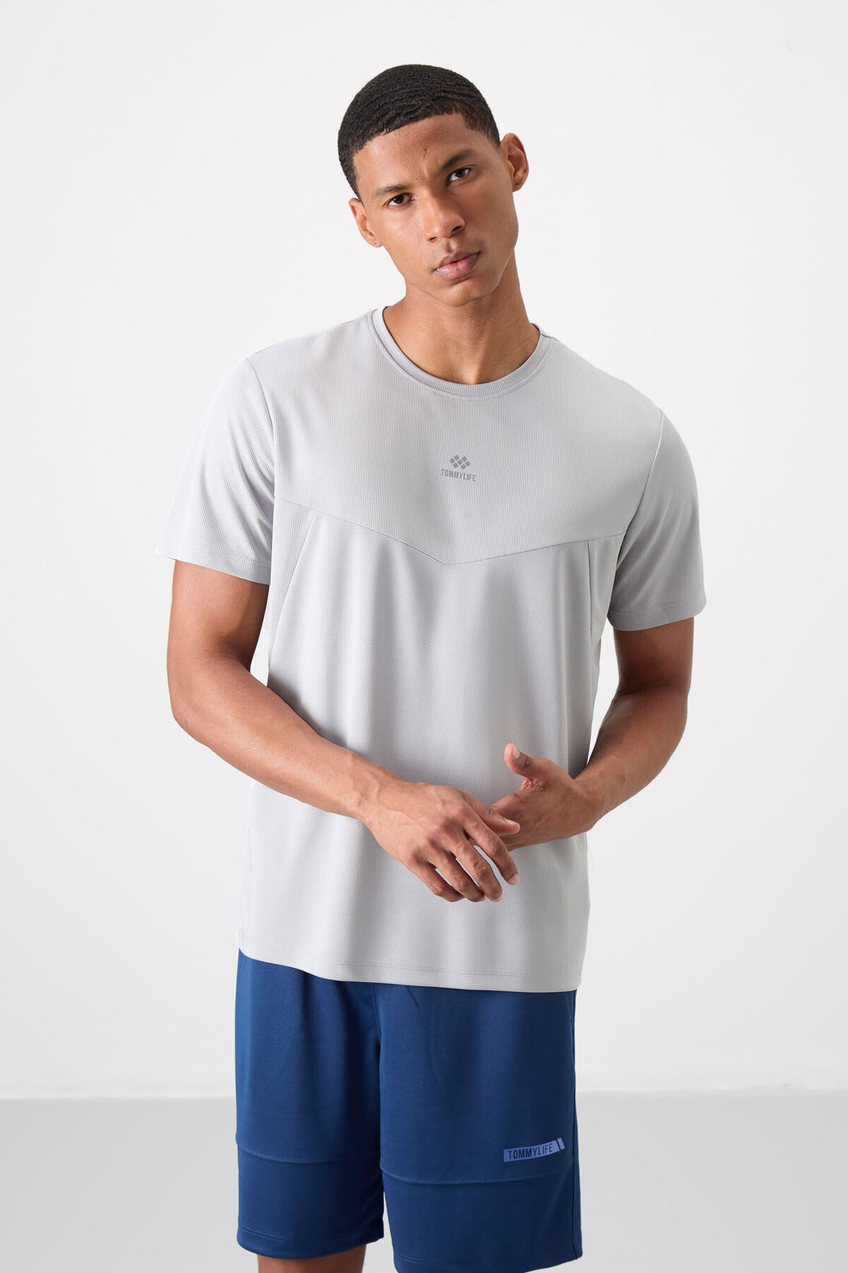 Image of Gri Nefes Alan Dokulu İnce Esnek Standart Fit Erkek Performans T-Shirt - 88391