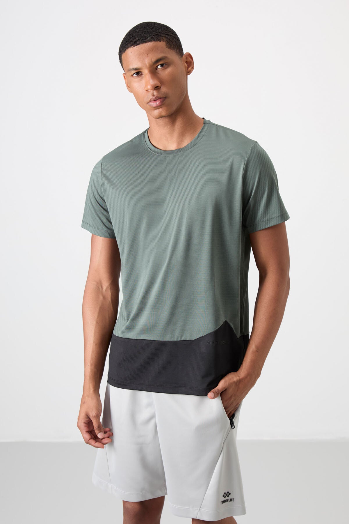 Image of Haki Nefes Alan Dokulu İnce Esnek Standart Fit Erkek Performans T-Shirt - 88383