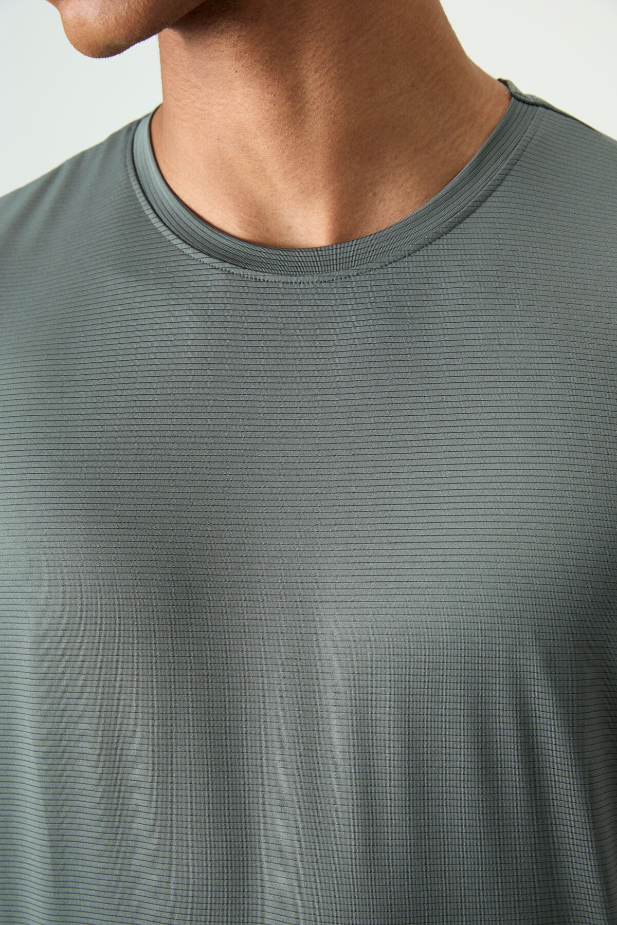Image of Haki Nefes Alan Dokulu İnce Esnek Standart Fit Erkek Performans T-Shirt - 88383