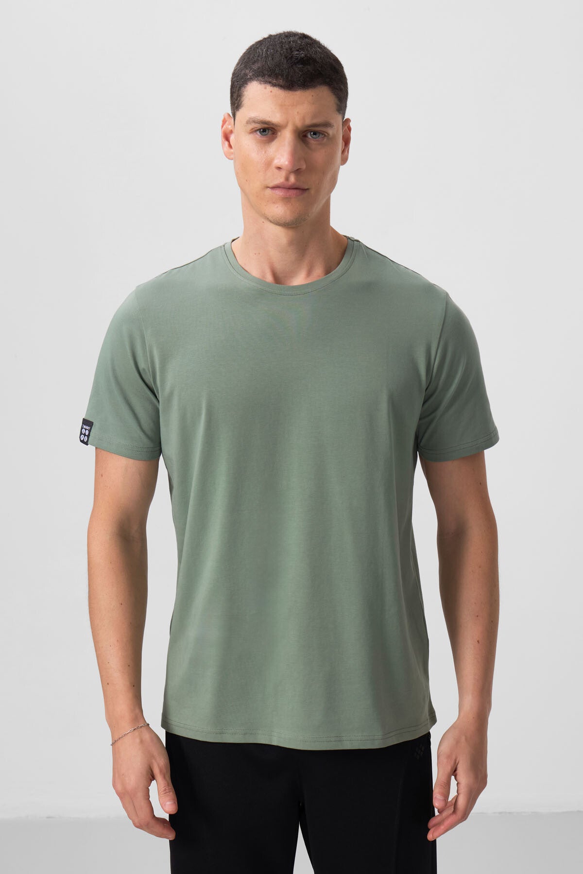 Image of Tricou bărbătesc verde deschis, cu mânecă scurtă și guler rotund, croială standard - 87911