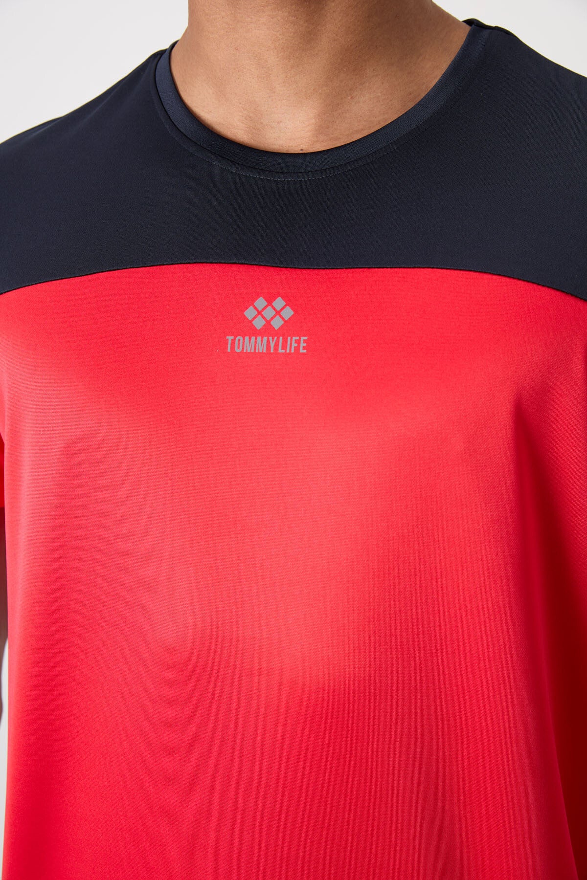 Image of Kırmızı Nefes Alan Dokulu İnce Esnek Standart Fit Erkek Performans T-Shirt - 88386