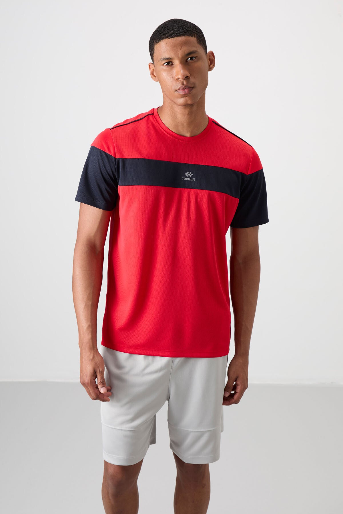 Image of Kırmızı Nefes Alan Dokulu İnce Esnek Standart Fit Erkek Performans T-Shirt - 88396