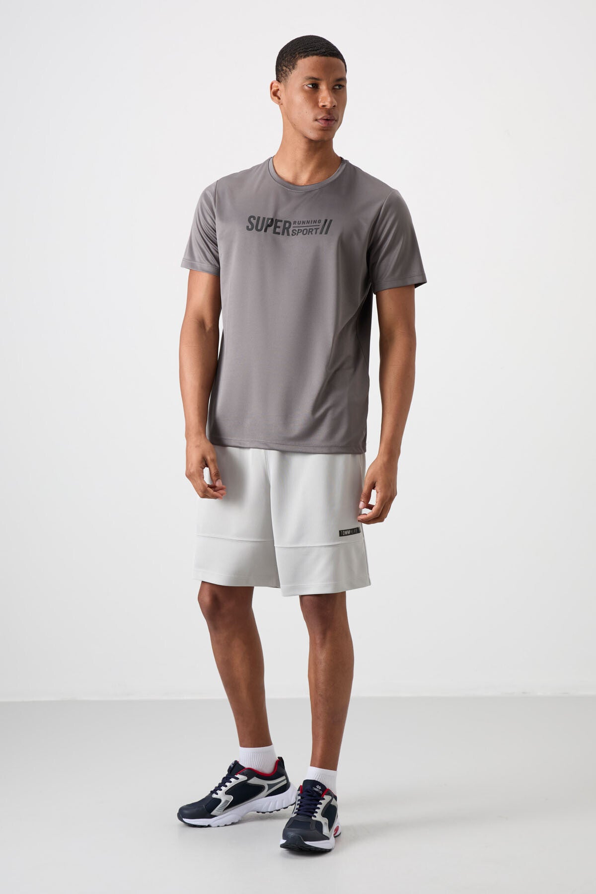 Image of Koyu Gri Nefes Alan Dokulu İnce Esnek Standart Fit Erkek Performans T-Shirt - 88385