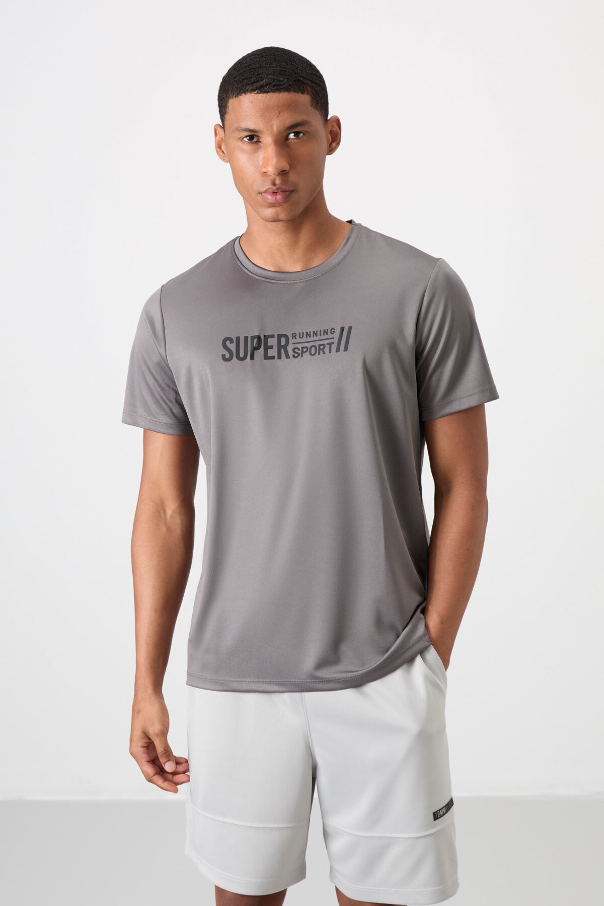 Image of Koyu Gri Nefes Alan Dokulu İnce Esnek Standart Fit Erkek Performans T-Shirt - 88385