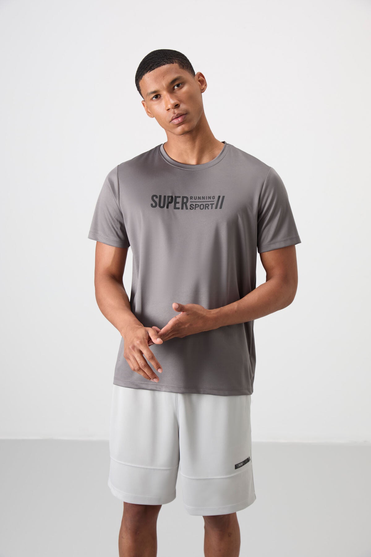 Image of Koyu Gri Nefes Alan Dokulu İnce Esnek Standart Fit Erkek Performans T-Shirt - 88385