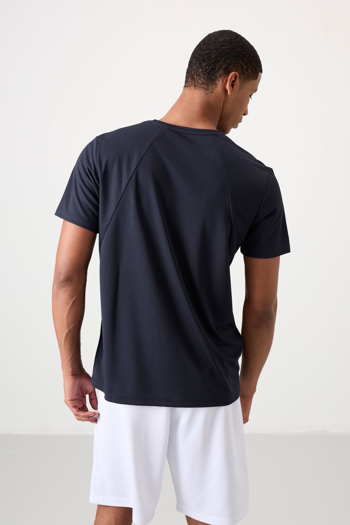 Image of Lacivert Nefes Alan Dokulu İnce Esnek Standart Fit Erkek Performans T-Shirt - 88391