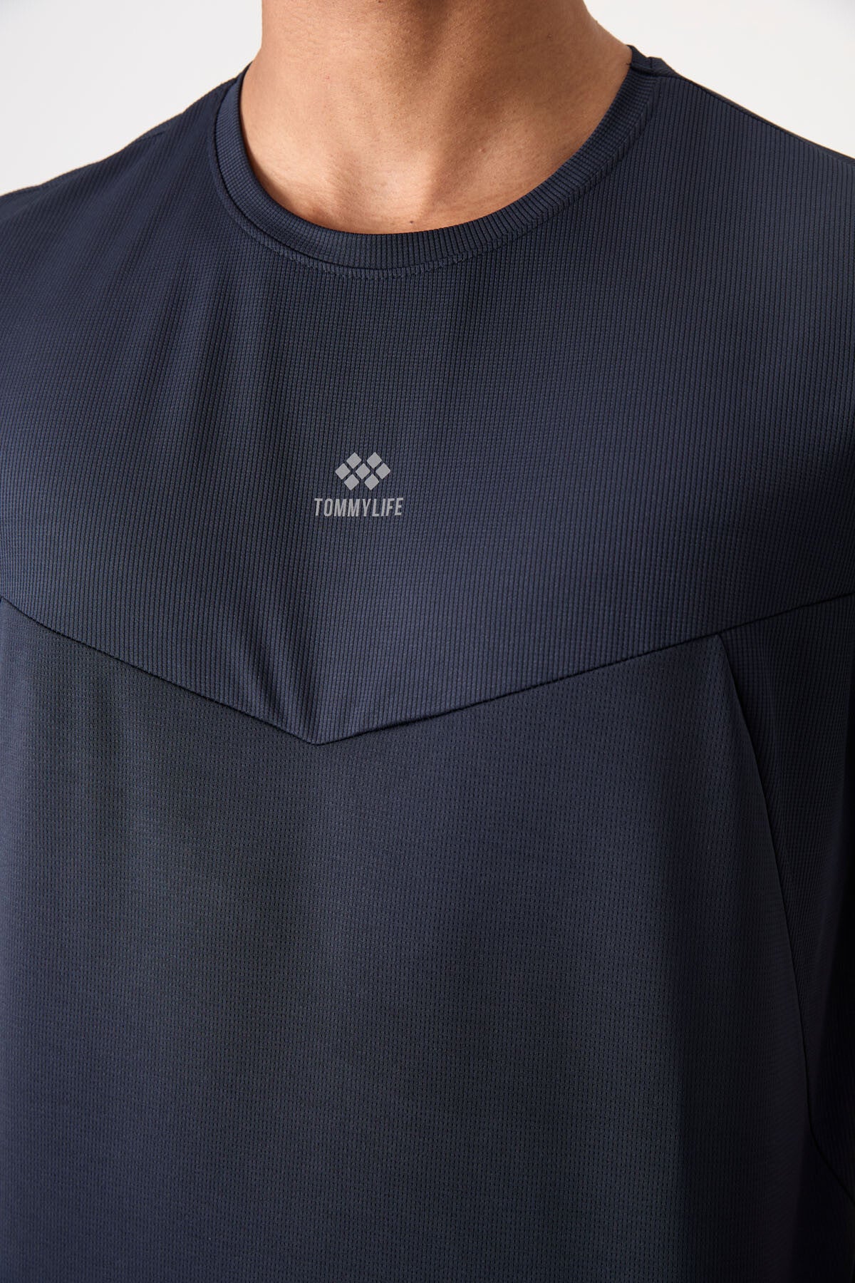 Image of Lacivert Nefes Alan Dokulu İnce Esnek Standart Fit Erkek Performans T-Shirt - 88391