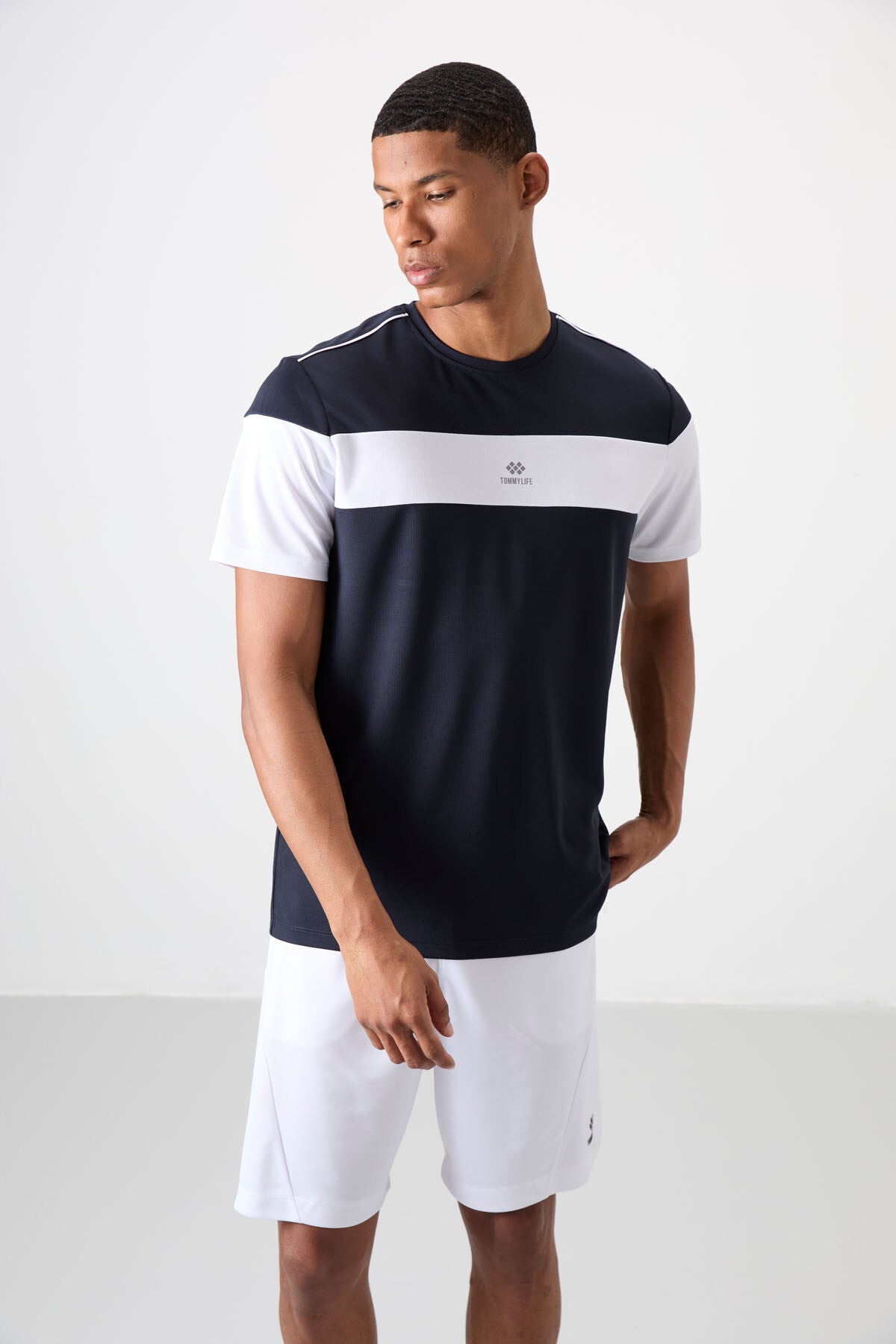 Image of Lacivert Nefes Alan Dokulu İnce Esnek Standart Fit Erkek Performans T-Shirt - 88396