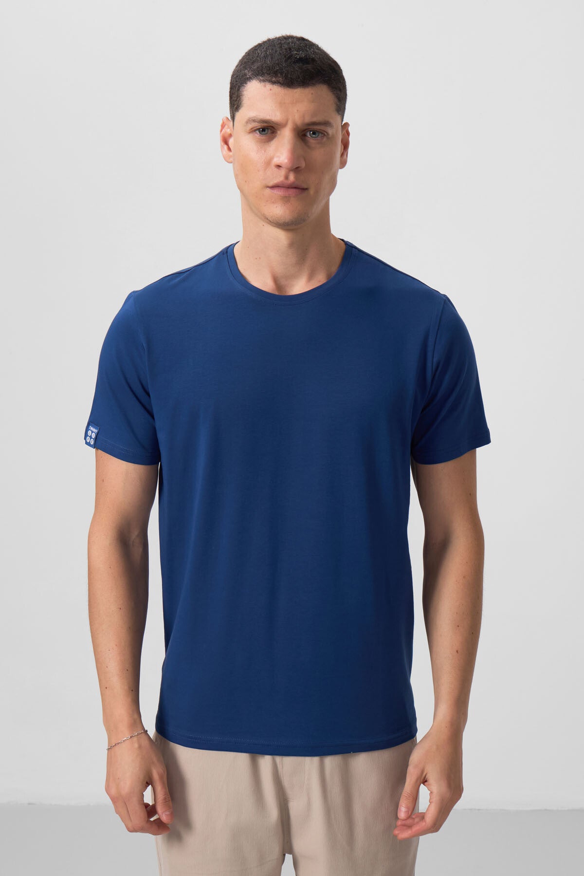 Image of Tricou bărbătesc Parliament, cu mânecă scurtă și guler rotund, stil standard - 87911