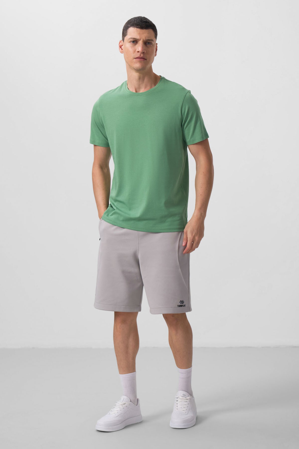 Image of Tricou bărbătesc verde pastel, cu mânecă scurtă și guler rotund, croială standard - 87911