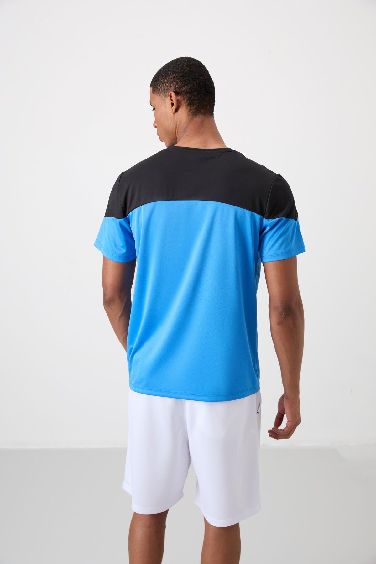 Image of Saks Nefes Alan Dokulu İnce Esnek Standart Fit Erkek Performans T-Shirt - 88386