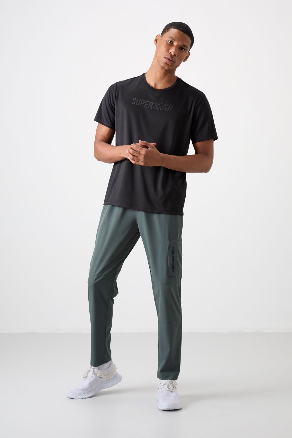 Image of Siyah Nefes Alan Dokulu İnce Esnek Standart Fit Erkek Performans T-Shirt - 88385