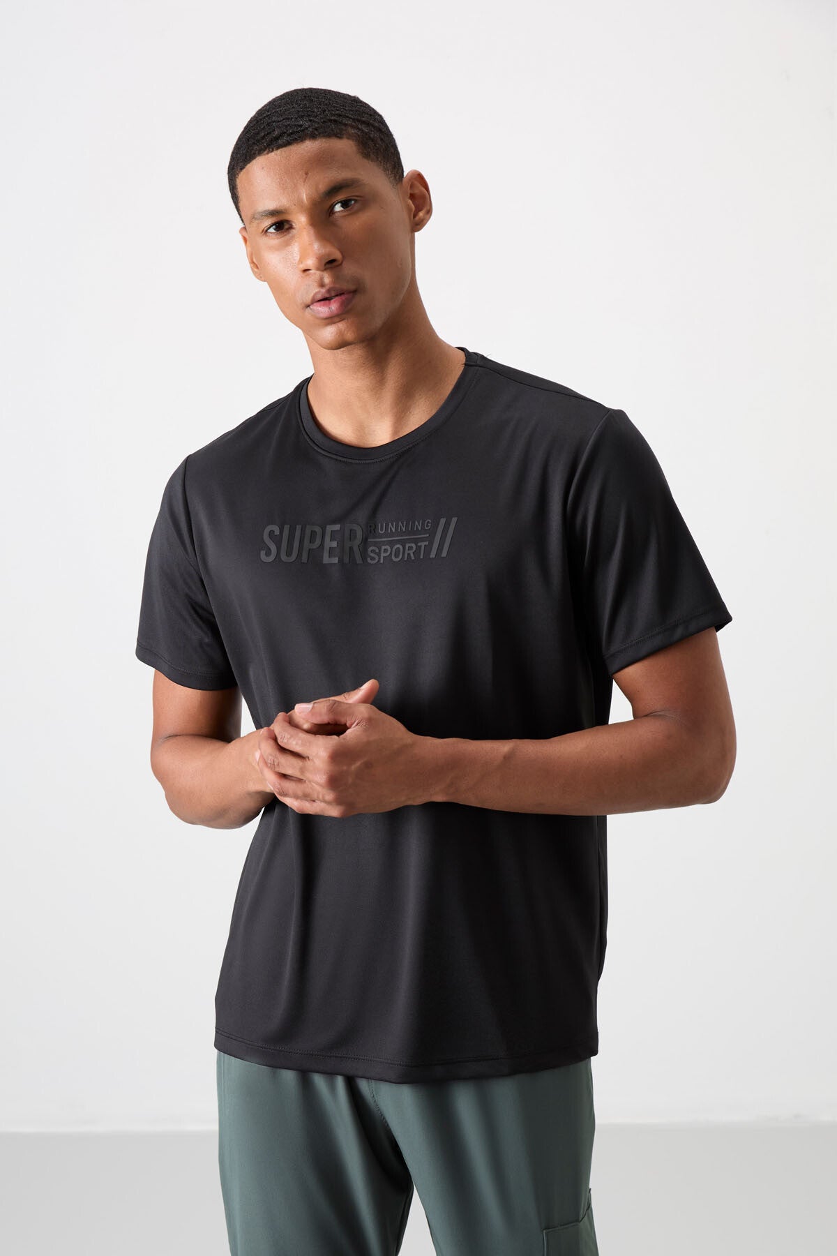 Image of Siyah Nefes Alan Dokulu İnce Esnek Standart Fit Erkek Performans T-Shirt - 88385