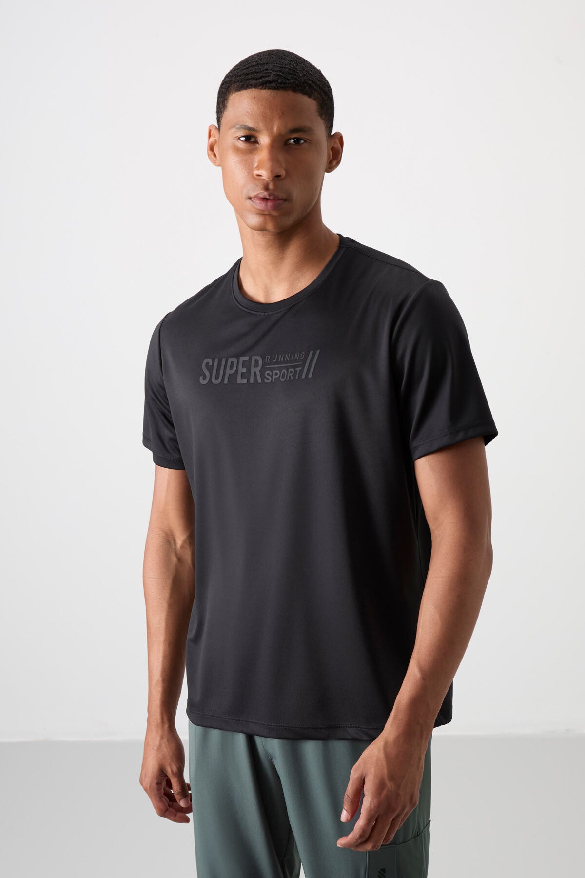 Image of Siyah Nefes Alan Dokulu İnce Esnek Standart Fit Erkek Performans T-Shirt - 88385