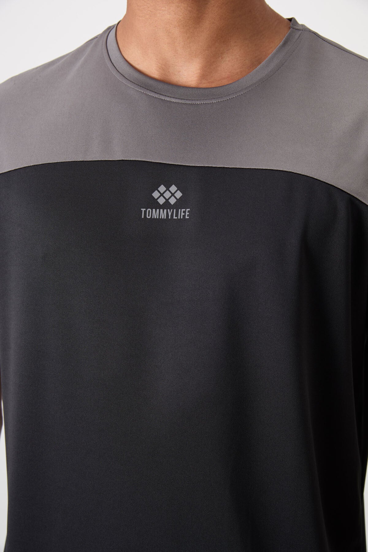 Image of Siyah Nefes Alan Dokulu İnce Esnek Standart Fit Erkek Performans T-Shirt - 88386