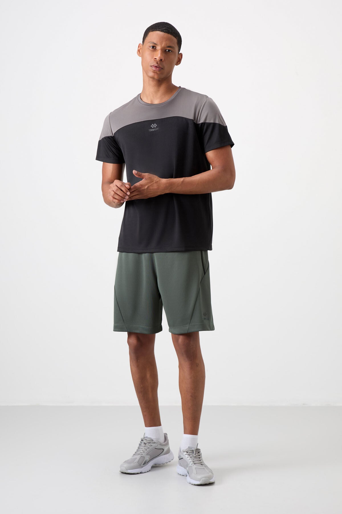 Image of Siyah Nefes Alan Dokulu İnce Esnek Standart Fit Erkek Performans T-Shirt - 88386