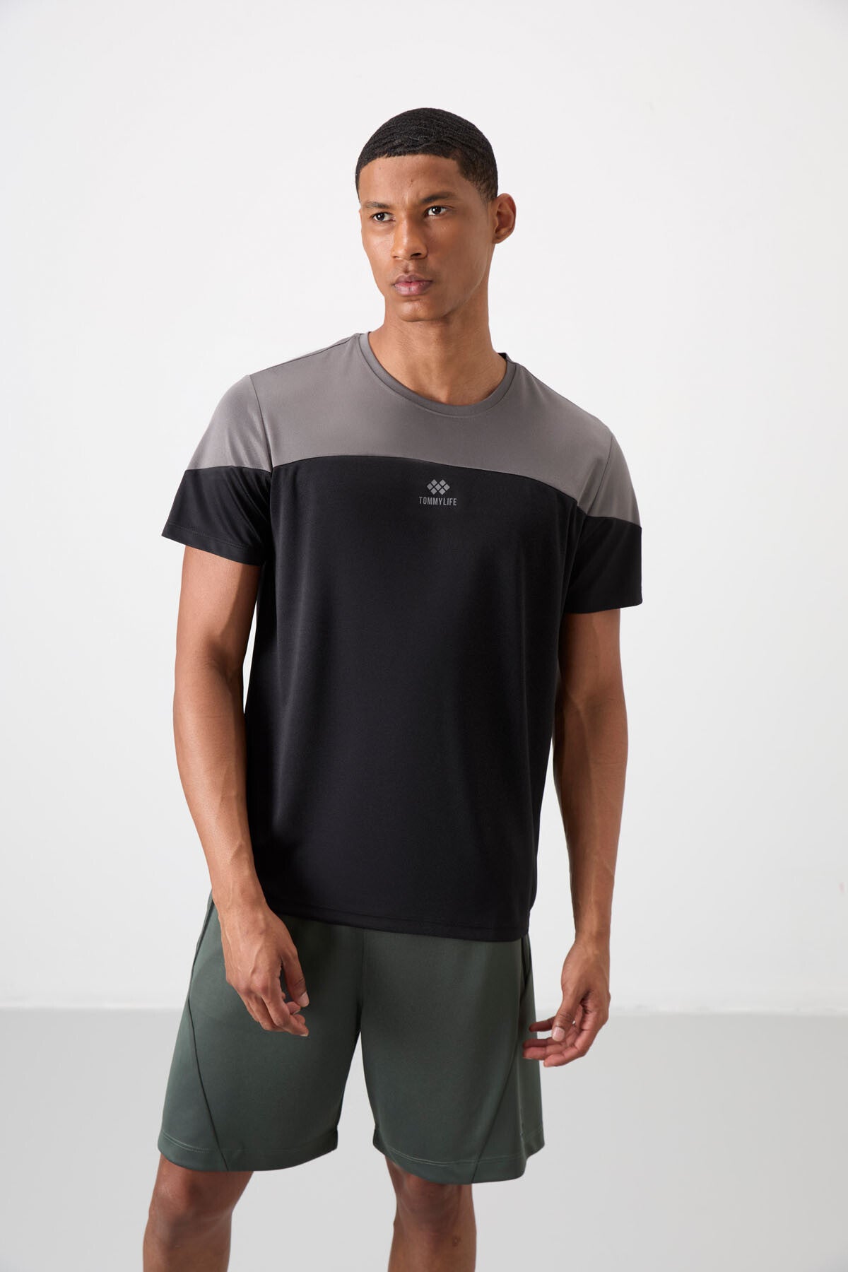 Image of Siyah Nefes Alan Dokulu İnce Esnek Standart Fit Erkek Performans T-Shirt - 88386