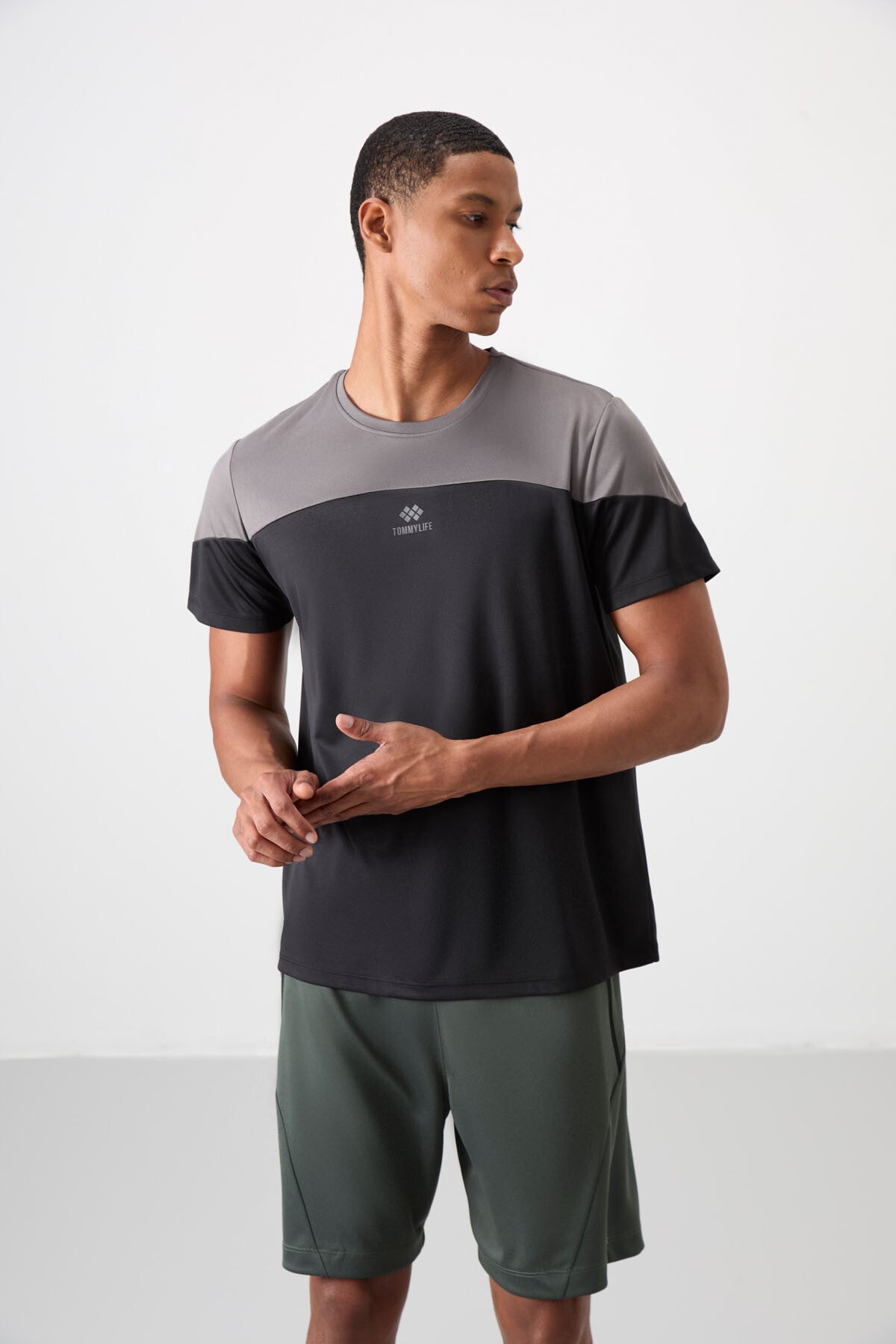 Image of Siyah Nefes Alan Dokulu İnce Esnek Standart Fit Erkek Performans T-Shirt - 88386