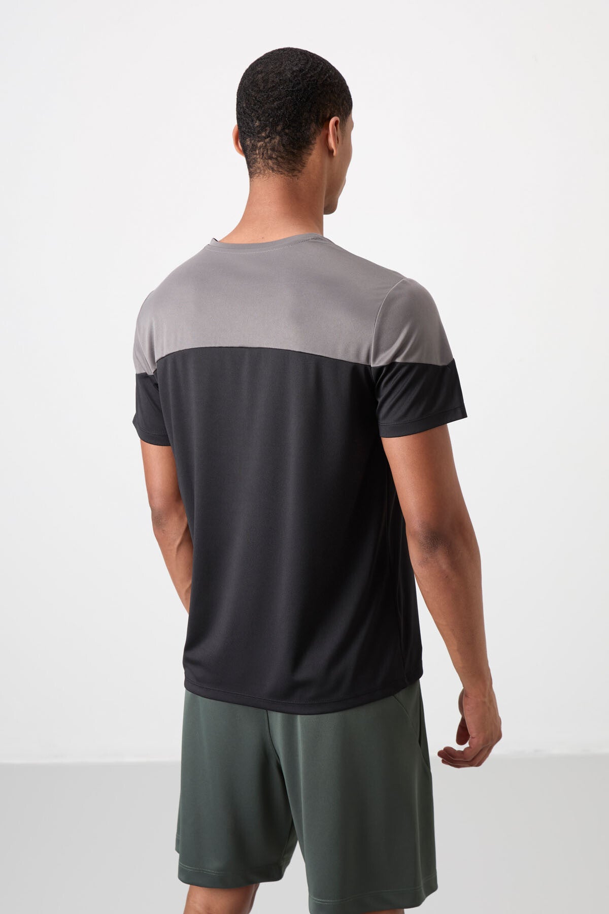 Image of Siyah Nefes Alan Dokulu İnce Esnek Standart Fit Erkek Performans T-Shirt - 88386