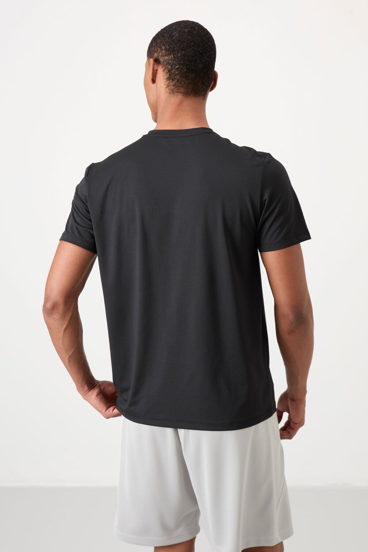 Image of Siyah Nefes Alan Dokulu İnce Esnek Standart Fit Erkek Performans T-Shirt - 88388