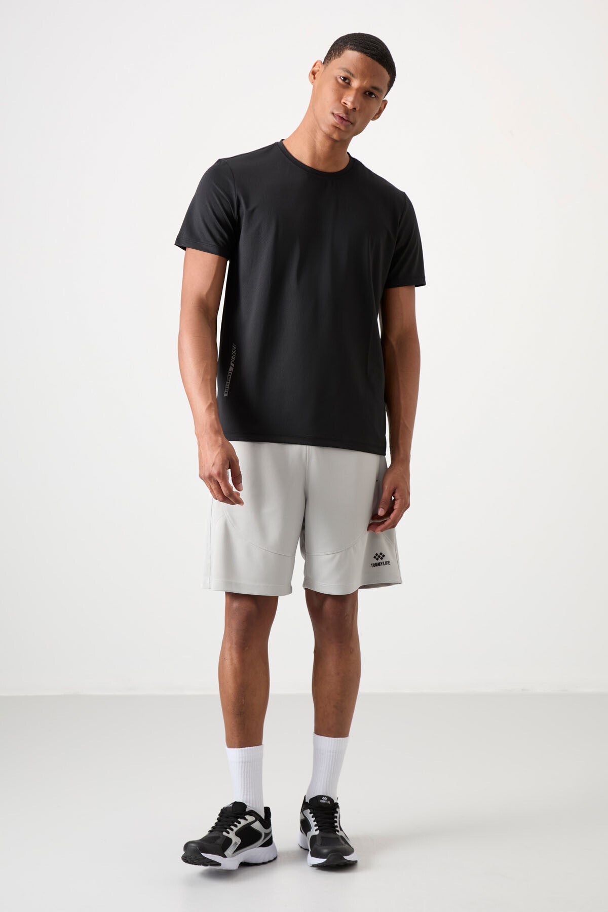 Image of Siyah Nefes Alan Dokulu İnce Esnek Standart Fit Erkek Performans T-Shirt - 88388