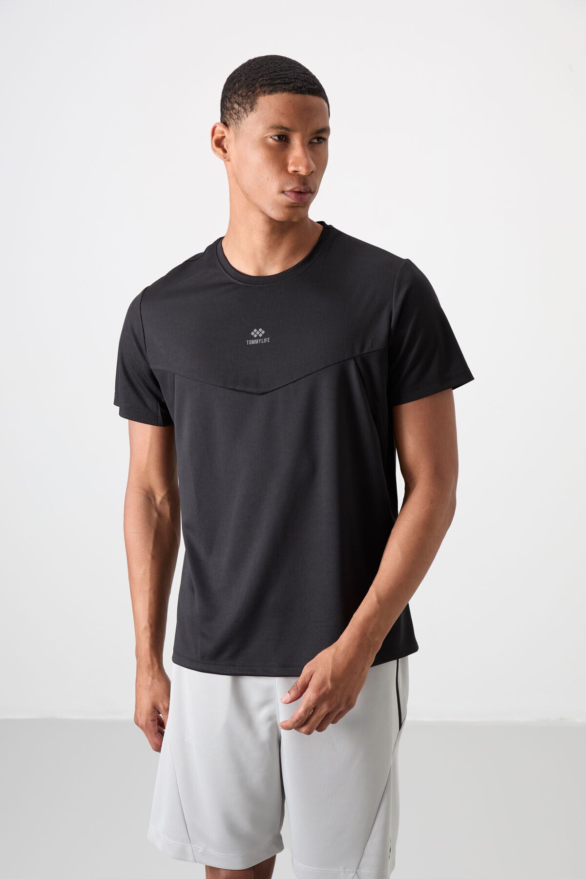 Image of Black Breathable Textured Thin Flexible Standard Fit Men's Performance T-Shirt - 88391