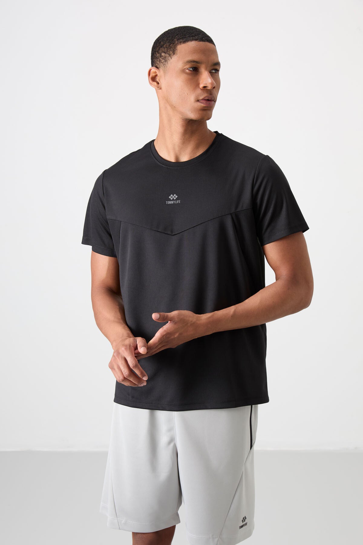 Image of Siyah Nefes Alan Dokulu İnce Esnek Standart Fit Erkek Performans T-Shirt - 88391