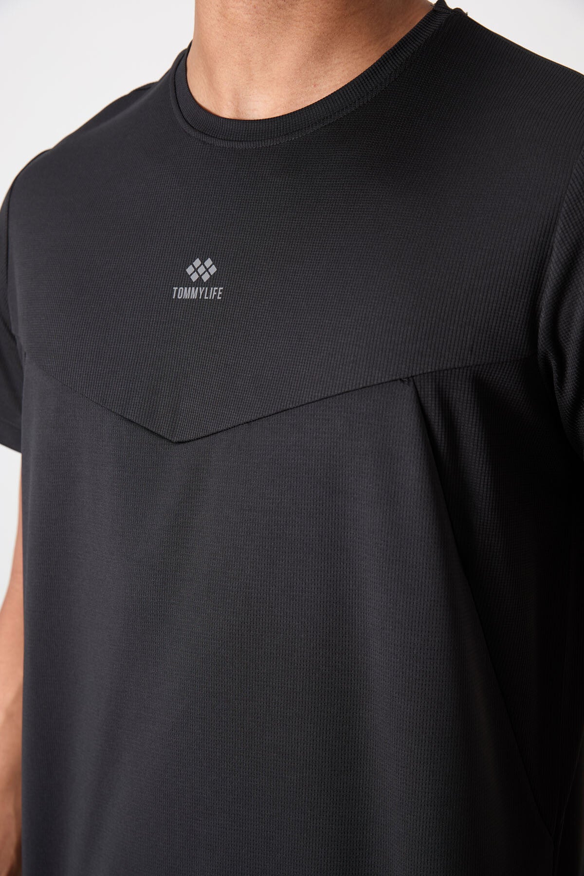 Image of Siyah Nefes Alan Dokulu İnce Esnek Standart Fit Erkek Performans T-Shirt - 88391