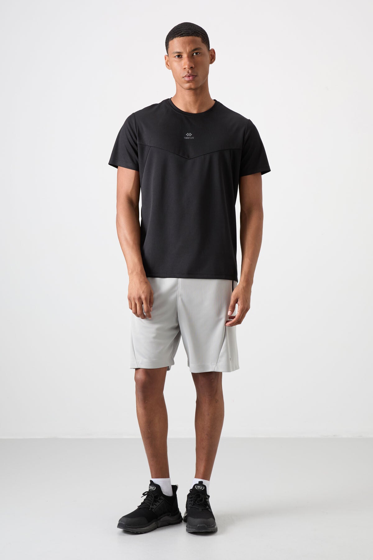 Image of Siyah Nefes Alan Dokulu İnce Esnek Standart Fit Erkek Performans T-Shirt - 88391