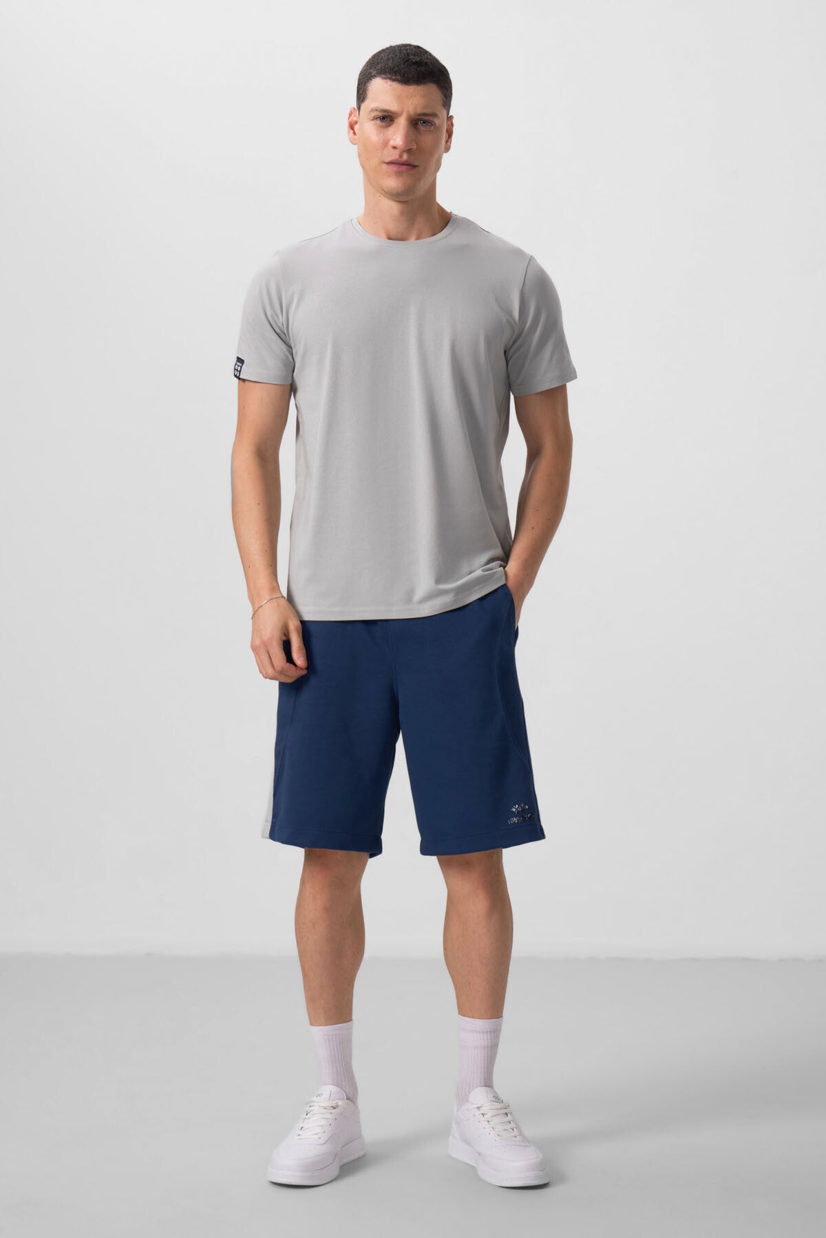 Image of Tricou Stone pentru bărbați, cu mânecă scurtă, croială standard și guler rotund - 87911