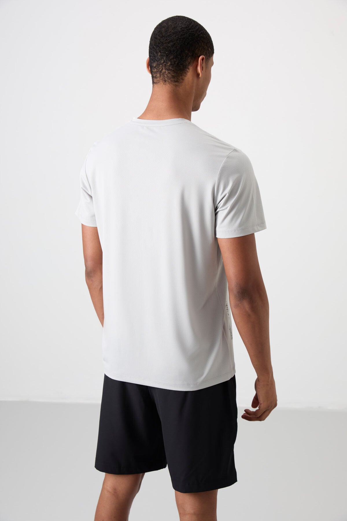 Image of Taş Nefes Alan Dokulu İnce Esnek Standart Fit Erkek Performans T-Shirt - 88388
