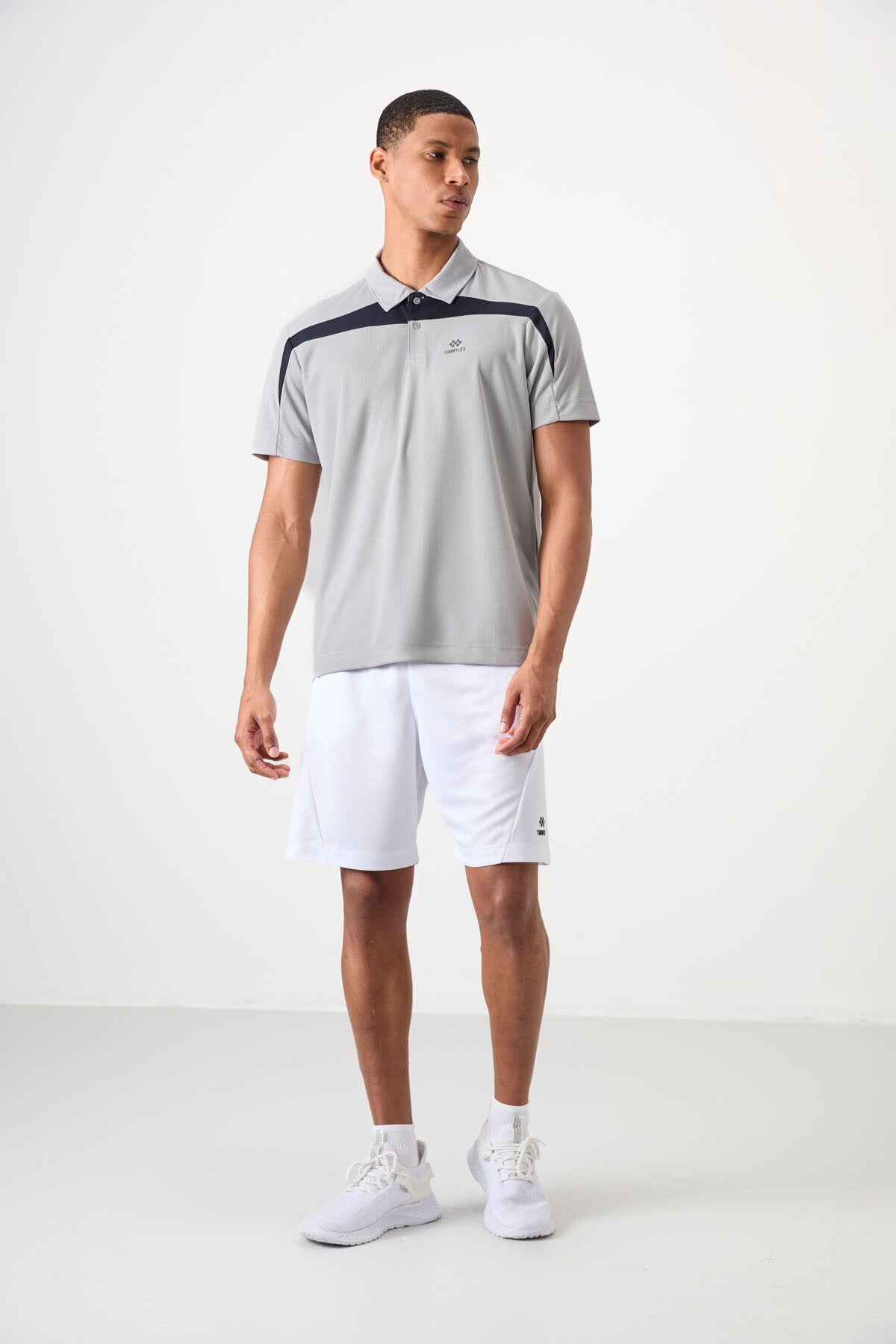 Image of Gri Nefes Alan Dokulu İnce Esnek Standart Fit Polo Yaka Erkek Performans T-Shirt - 88392