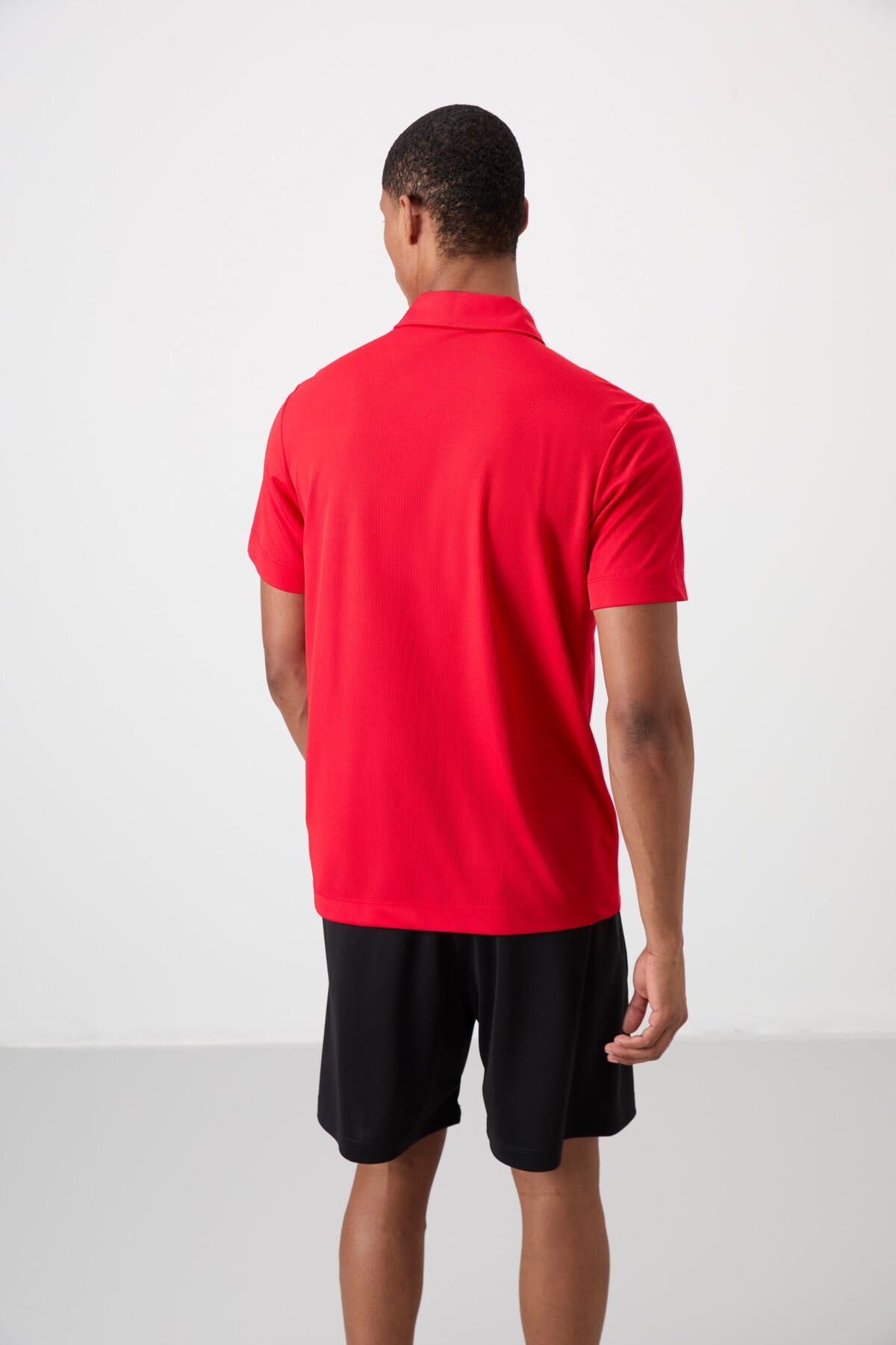 Image of Kırmızı Nefes Alan Dokulu İnce Esnek Standart Fit Polo Yaka Erkek Performans T-Shirt - 88392