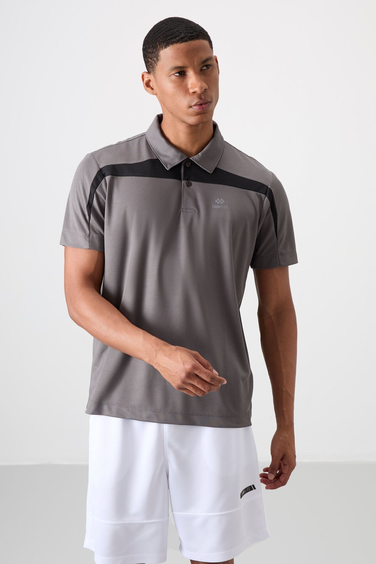 Image of Tricou sport bărbătesc gri închis, respirabil, texturat, subțire, flexibil, croială standard, cu guler polo - 88392