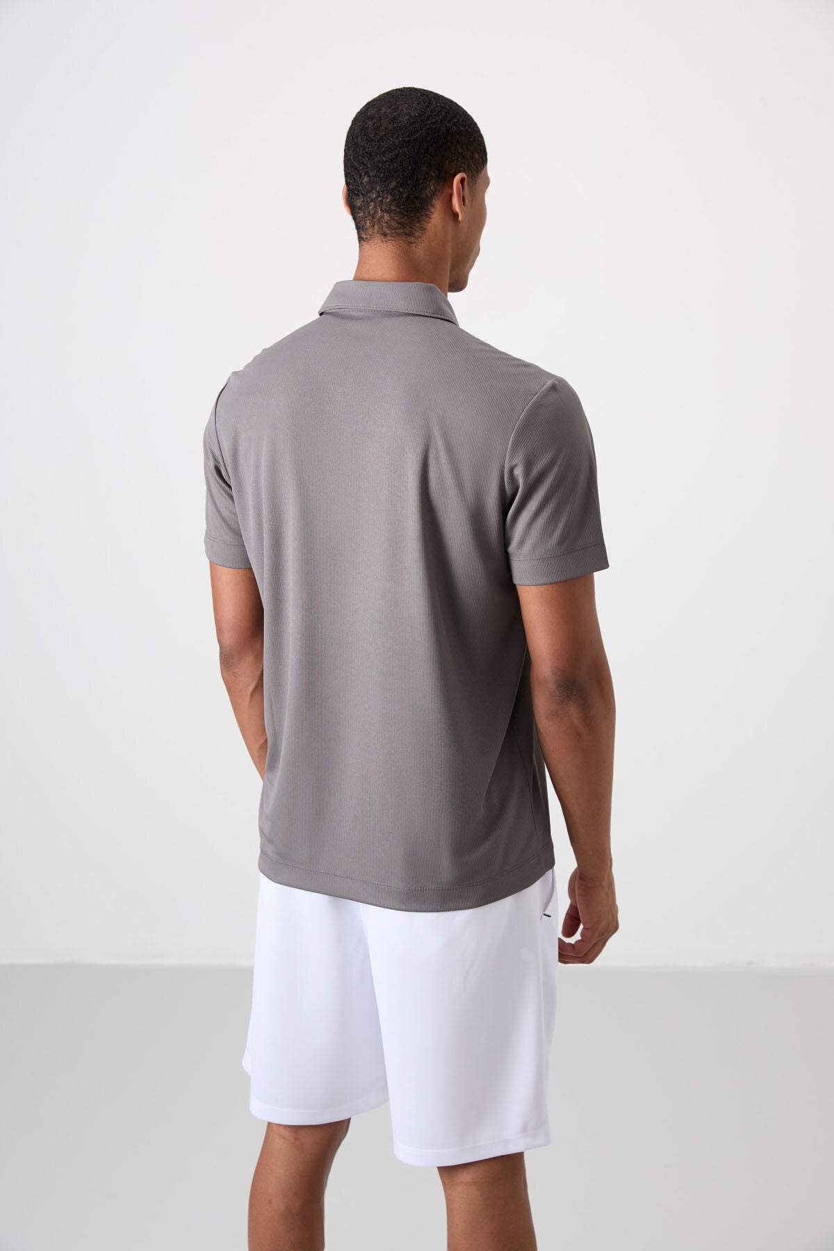 Image of Koyu Gri Nefes Alan Dokulu İnce Esnek Standart Fit Polo Yaka Erkek Performans T-Shirt - 88392