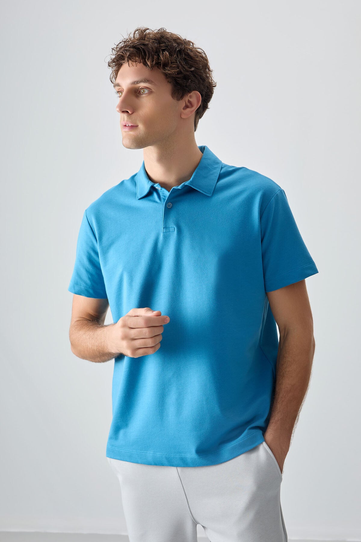 Image of Tricou bărbătesc albastru-petrol, gros, texturat, cu guler polo, croială supradimensionată, stil basic - 88381