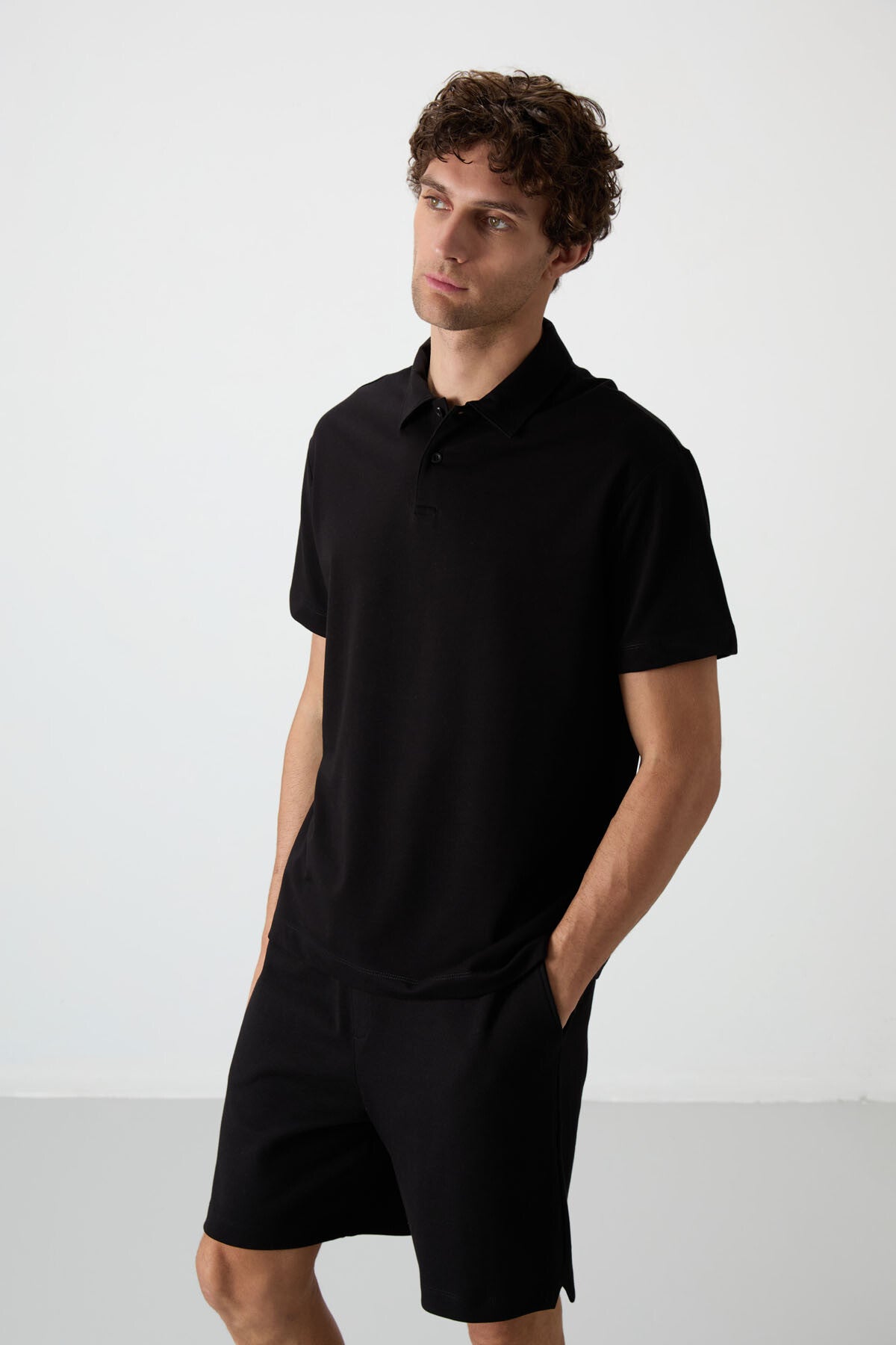 Image of Siyah Pamuklu Kalın Yumuşak Dokulu Polo Yaka Oversize Fit Basic Erkek T- Shirt - 88381