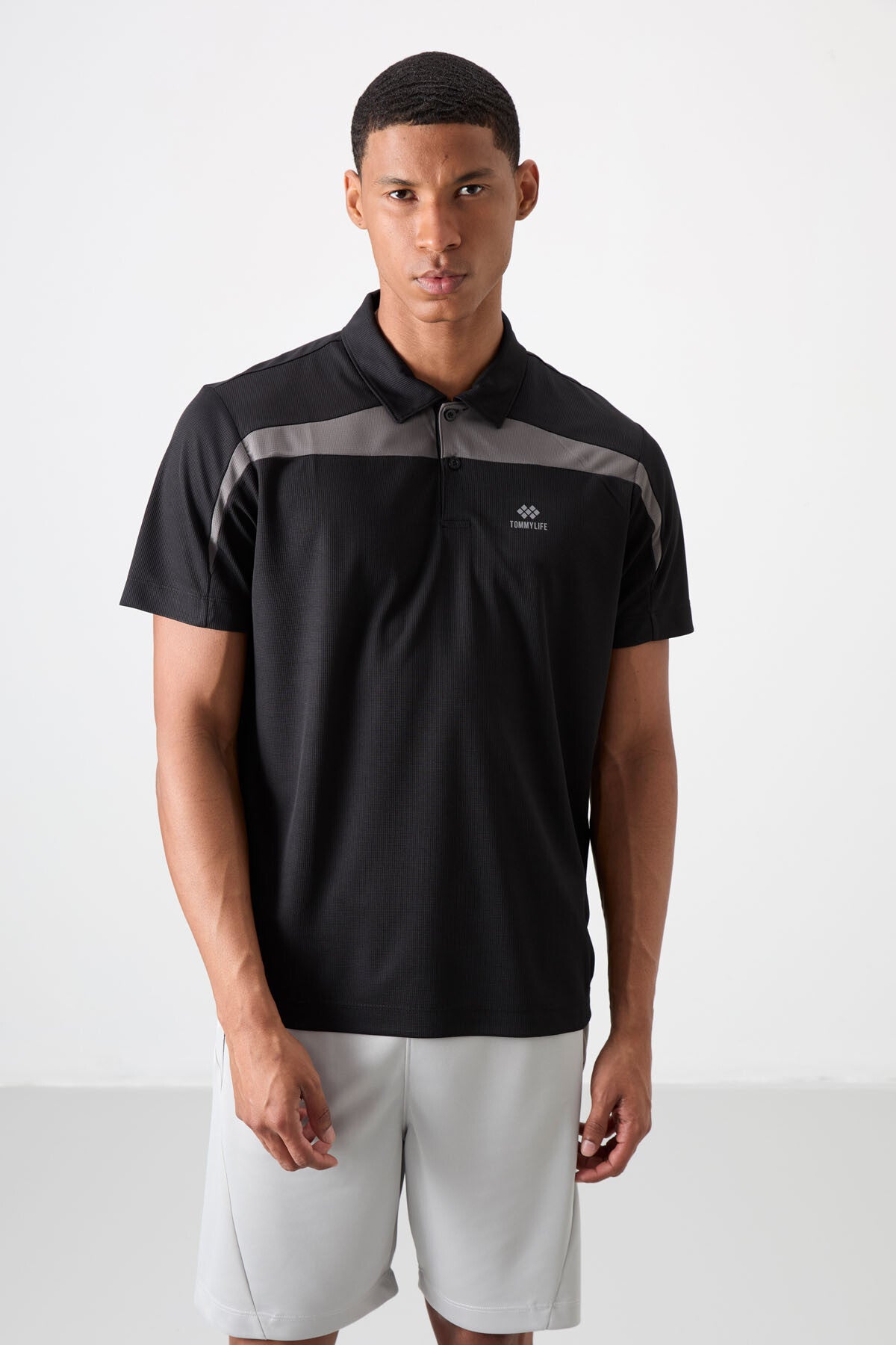 Image of Siyah Nefes Alan Dokulu İnce Esnek Standart Fit Polo Yaka Erkek Performans T-Shirt - 88392